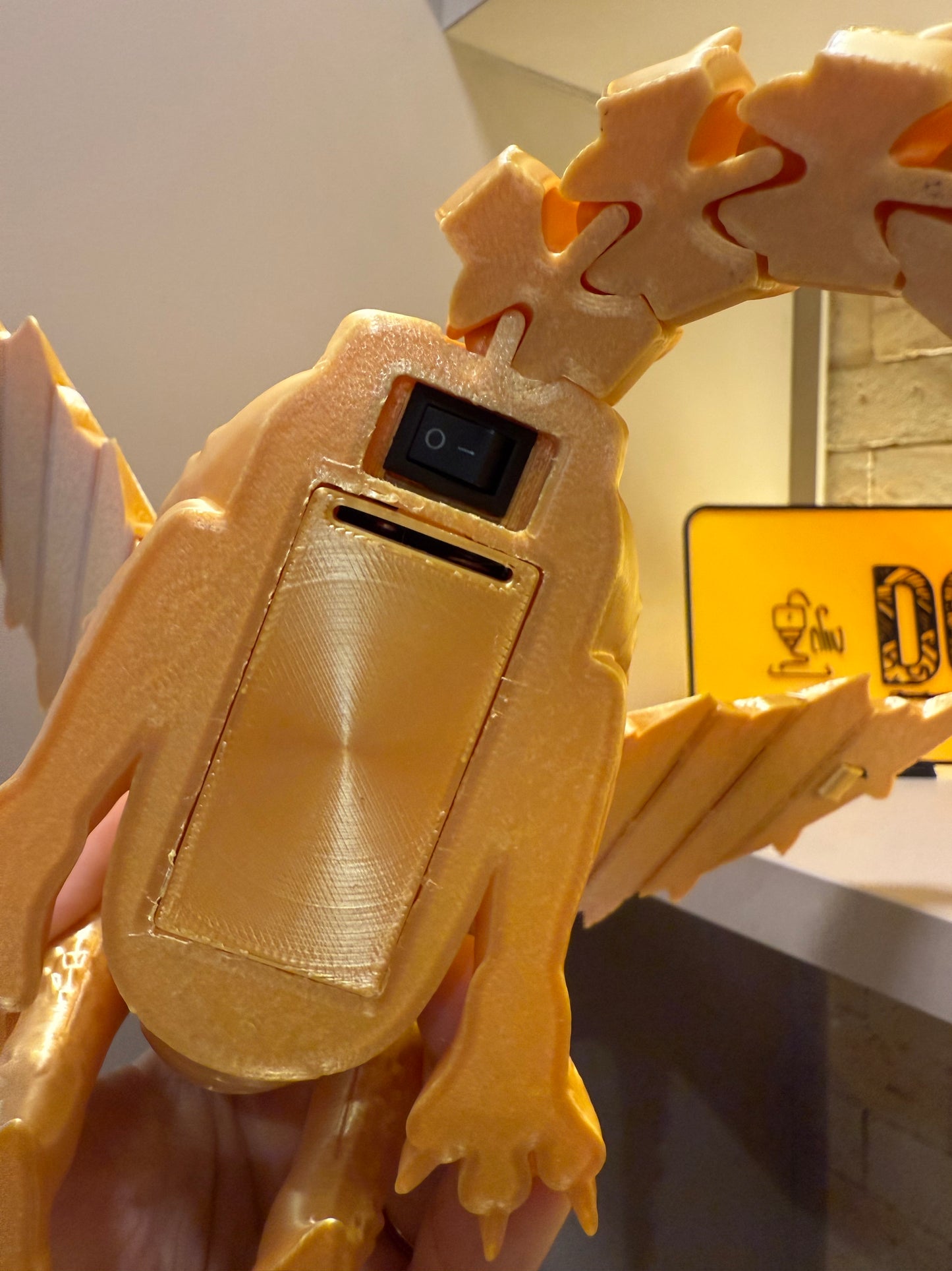 🔥 Blaze Wing – Dragão com Asas Móveis